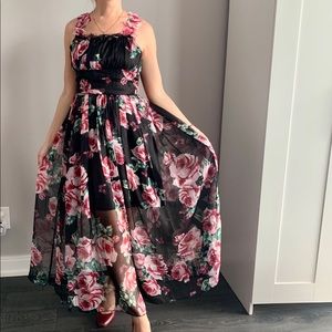 MOVING SALE 🔥 NEW Long flower 🌺 dress